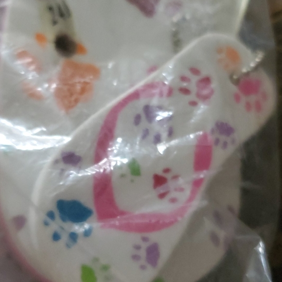 Animal rescue flips bagged with Keychain - Picture 2 of 4